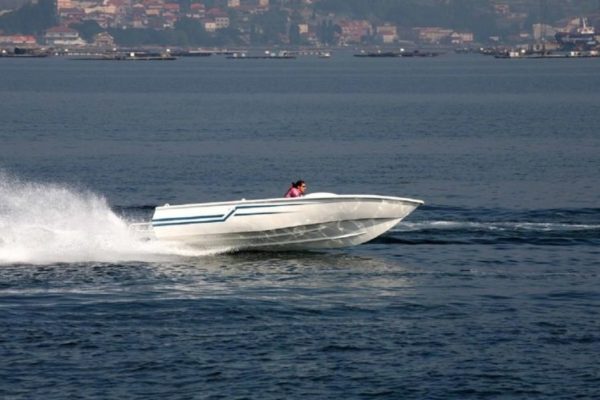 Aluminium speedboat for tuna-purse seiners