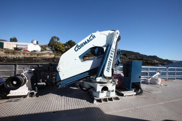 Grúa en catamarán de aluminio