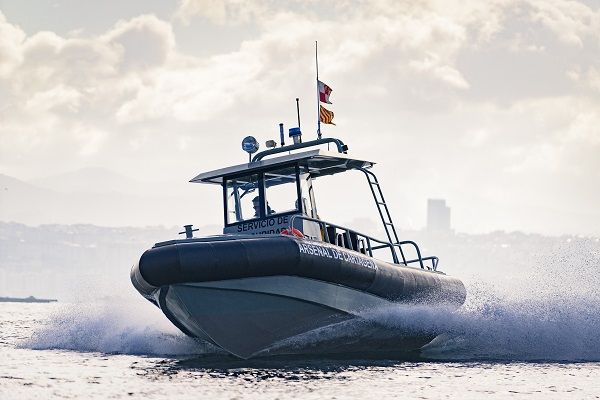 Outboard surveillance boat