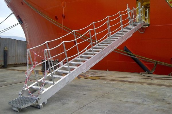 Aluminium accommodation ladder