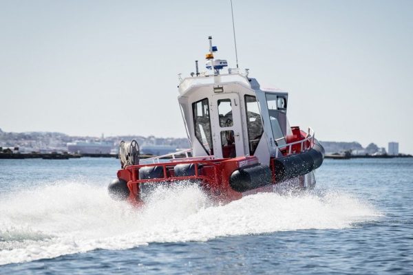 Cabin walk around in aluminium fireboat