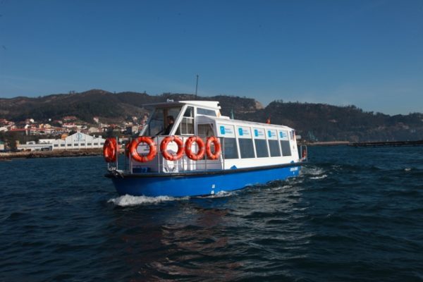 Barco turístico eléctrico de aluminio destinado al transporte de pasajeros