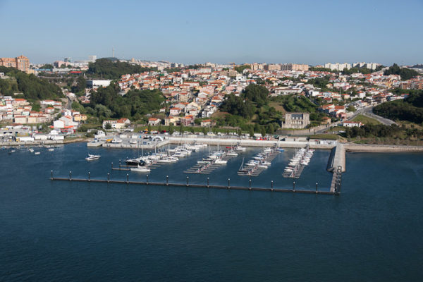 Steel breakwater in Douro Marina