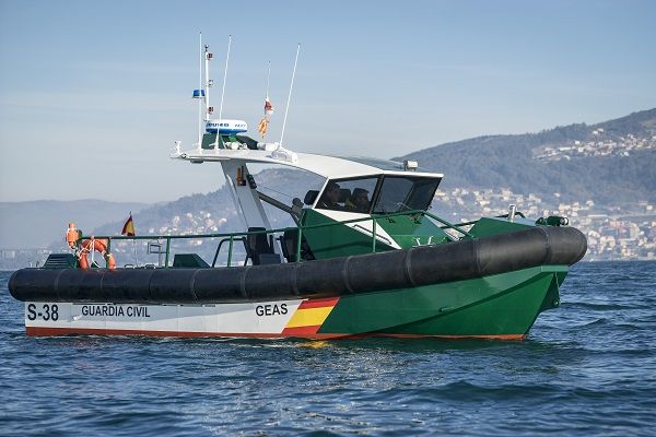 Outboard engine patrol boat