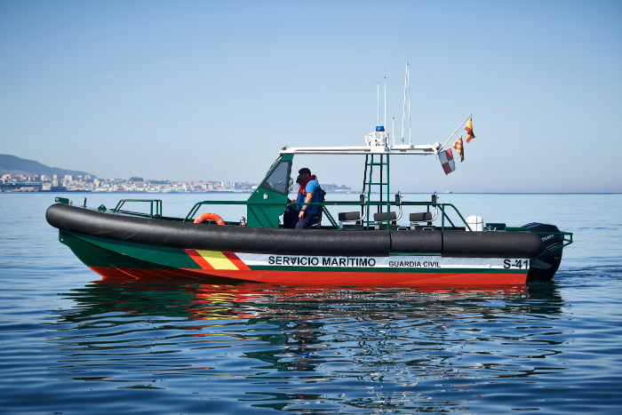 Rigid hull intervention boat